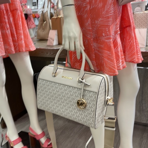 Michael Kors med Duffel Travel - Leather/Coated
35S2GTFU2B
Light Cream Multi
NWT - Picture 14 of 16